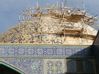 پایان مرمت یک‌چهارم گنبد مسجد شیخ لطف‌الله