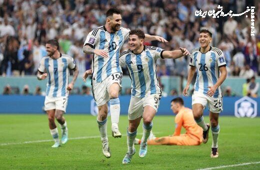 پله در چه حالی بازی آرژانتین را دید؟ + عکس