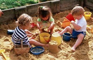 کودک سالم می‌خواهید؛ اجازه دهید خاک بازی کند!