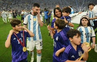 تصاویر | لیونل مسی و خانواده‌اش در جشن قهرمانی آرژانتین