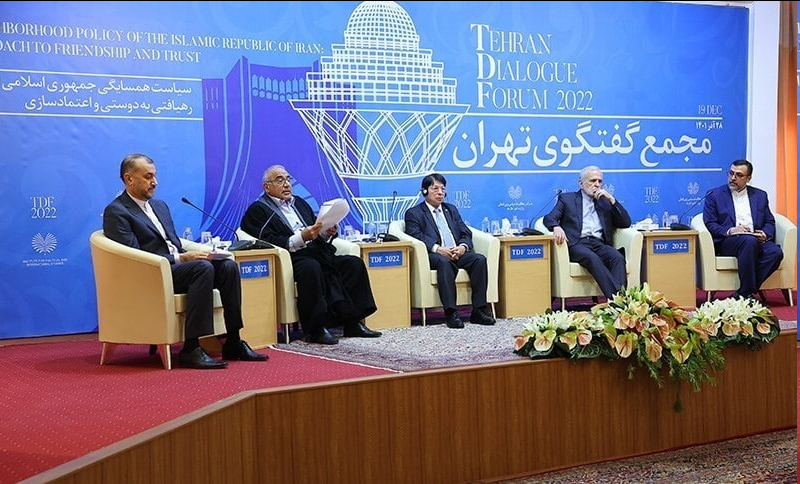 حکیم:مجمع گفتگوی تهران سیاست منزوی کردن ایران را با شکست مواجه کرد/ ایران از ابزار گفتگو و مذاکره استقبال می کند