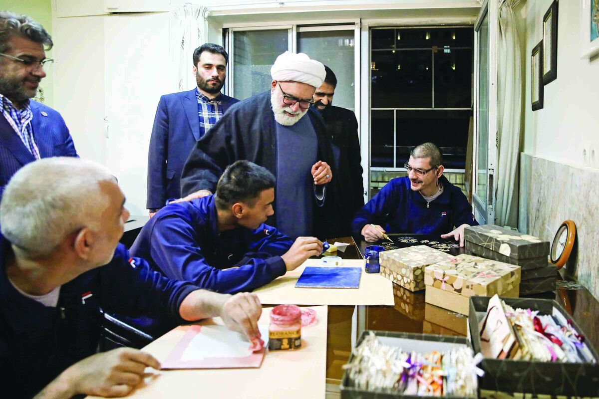 تولیت آستان قدس رضوی شب یلدا را با معلولان ذهنی مؤسسه شهید بهشتی گذراند