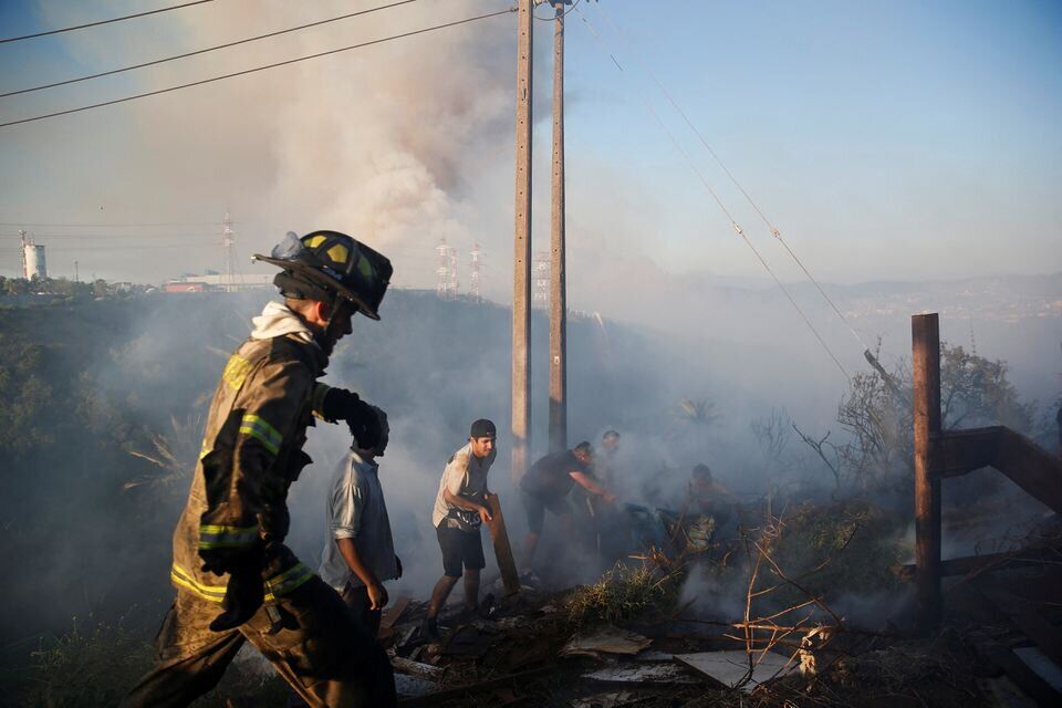 ادامه آتش‌سوزی‌های جنگلی در شیلی با مرگ ۲ تن و تخریب ۲۰۰ خانه