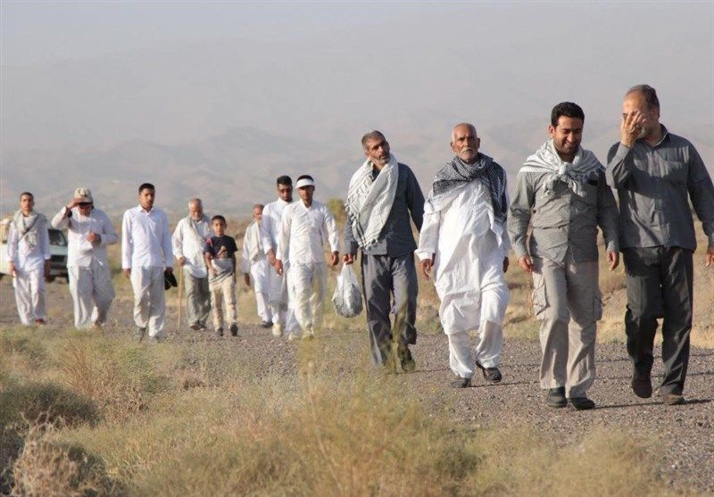 ۱۲۰۰ زائر پیاده عراقی در راه مشهد