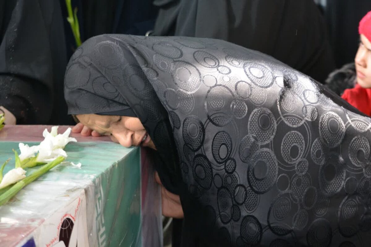 یک شهید گمنام در روستای پیوهژن در آستانه شهادت حضرت فاطمه(س) تشییع شد