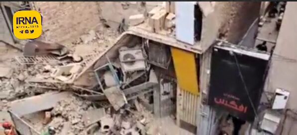 فیلم| یک ساختمان ۲ طبقه قدیمی در تهران فرو ریخت
