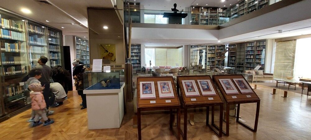 کتاب دعای پادشاه فرانسه را در کاخ نیاوران ببینید