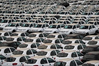 رئیس اتحادیه فروشندگان لوازم یدکی: خودروهای بسیار زیادی در نمایندگی‌ها زمین‌گیر شده‌اند