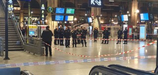 چند زخمی بر اثر حمله با سلاح سرد در متروی پاریس