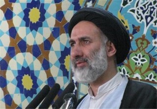 امام جمعه موقت شهرکرد: اهانت‌کنندگان به مرجعیت دینی عاملان استکبار جهانی هستند