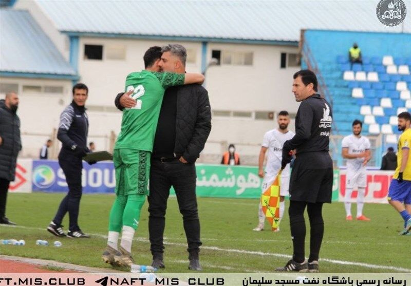 تیم فوتبال نفت مسجدسلیمان , ابراهیم اشکش ,