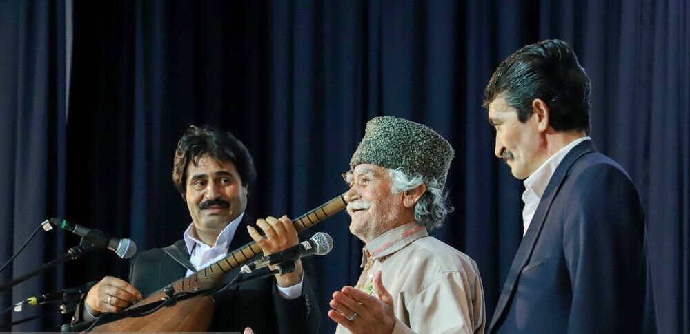 گردهمایی بزرگ عاشقلار آذربایجان شرقی برگزار شد/اهدای نشان درجه یک هنری به هنرمند پیشکسوت