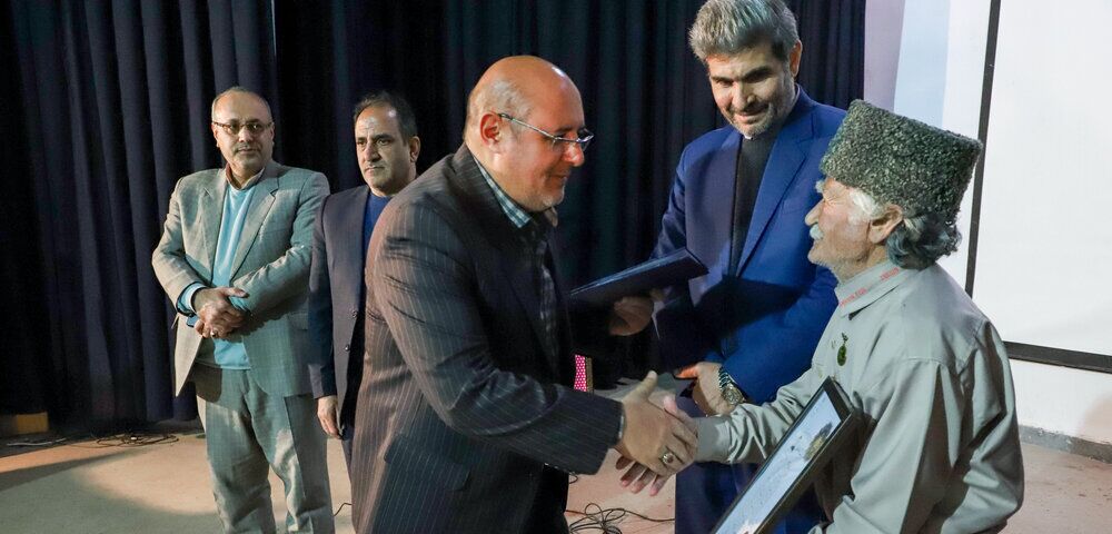 گردهمایی بزرگ عاشقلار آذربایجان شرقی برگزار شد/اهدای نشان درجه یک هنری به هنرمند پیشکسوت