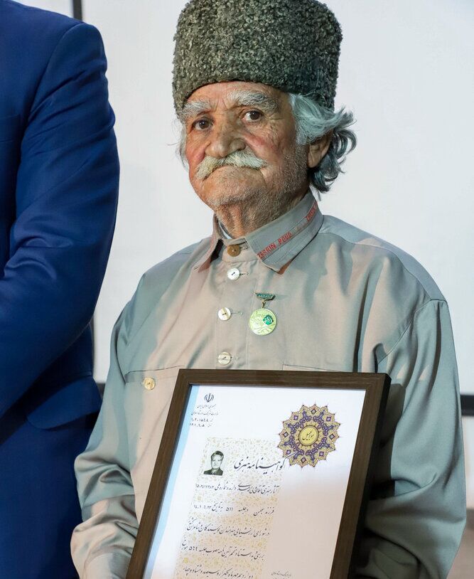 گردهمایی بزرگ عاشقلار آذربایجان شرقی برگزار شد/اهدای نشان درجه یک هنری به هنرمند پیشکسوت