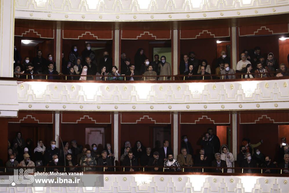 برگزیده جایزه جلال: نوشتن از حاج قاسم برایم فیض الهی بود/ با هدف جایزه دست به قلم نشدم