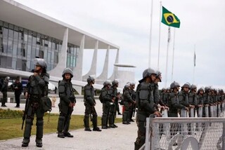 داسیلوا محافظان کاخ ریاست‌جمهوری برزیل را اخراج کرد