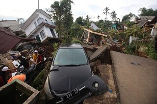 زلزله ۷.۲ ریشتری سواحل اندونزی را به لرزه درآورد