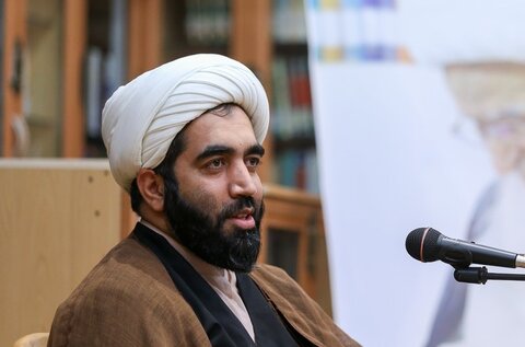 استقبال از آثار دفتر نشر مرکز فقهی ائمه اطهار (ع) در نمایشگاه کتاب نجف اشرف