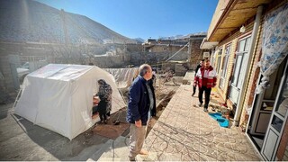 امدادرسانی به ۱۷هزار نفر و برپایی ۷ اردوگاه اسکان اضطراری درمناطق زلزله ‌زده خوی توسط هلال احمر