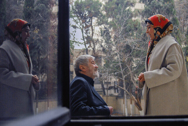 عکس | ماجرای چشم بندی در تلویزیون | تلویزیون باید خط قرمزها را کم کند