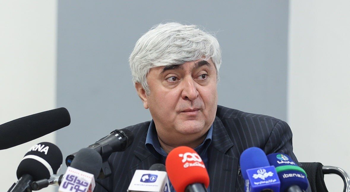 وزیر اقتصاد: عرضه خودرو در بورس نمیتواند دائمی باشد/ نظر مسؤولان درباره عرضه خودرو در بورس کالا