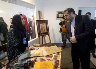 بازدید وزیر فرهنگ از سرای «فرهنگ و هنر» نمایشگاه بانوان تأثیرگذار