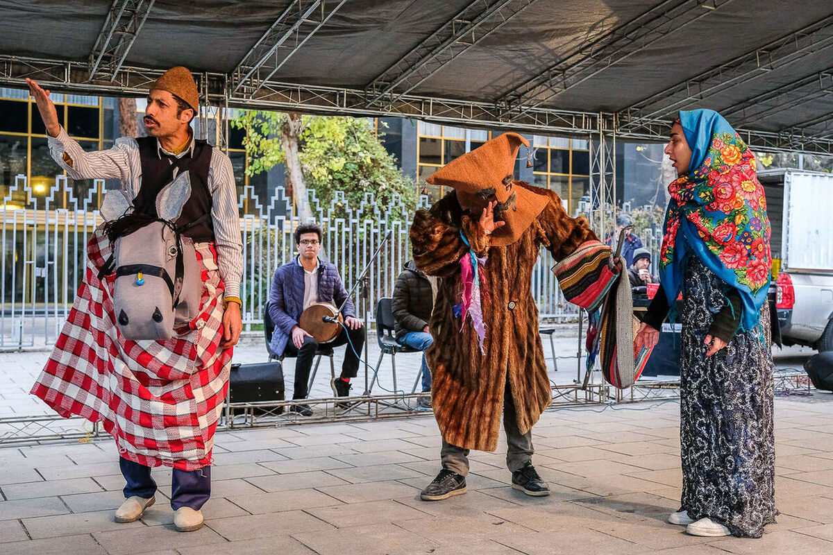 کارگردان «کوسه برنشین»: جشنواره امسال تئاتر فجر رویکرد مثبتی به آیین‌های نمایشی دارد