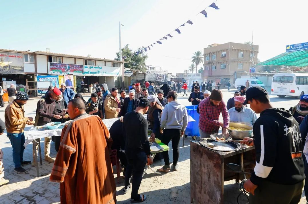 حرکت دستههای عزادار و پذیرایی از زائران سامرا در ایام شهادت امام هادی(ع)