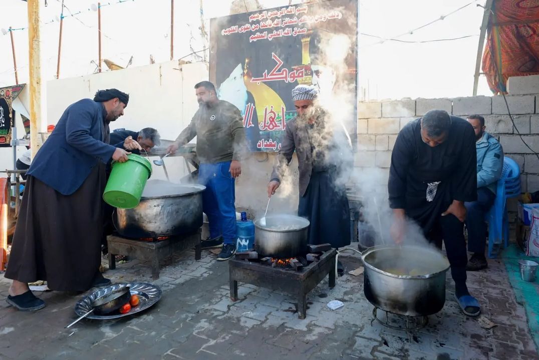 حرکت دستههای عزادار و پذیرایی از زائران سامرا در ایام شهادت امام هادی(ع)