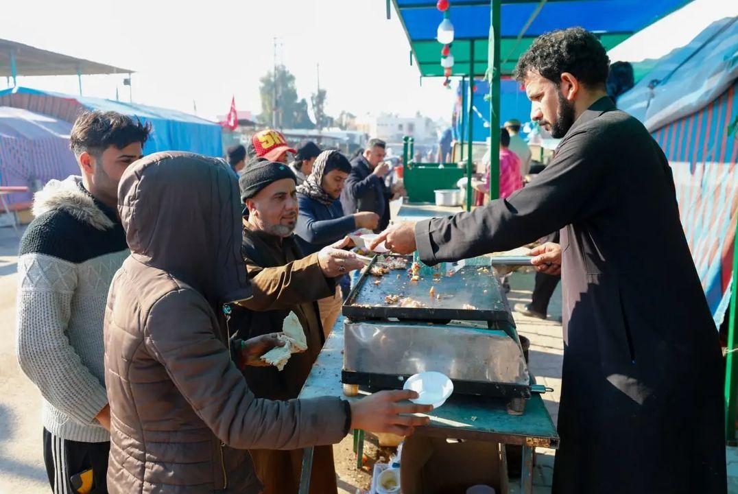 حرکت دستههای عزادار و پذیرایی از زائران سامرا در ایام شهادت امام هادی(ع)