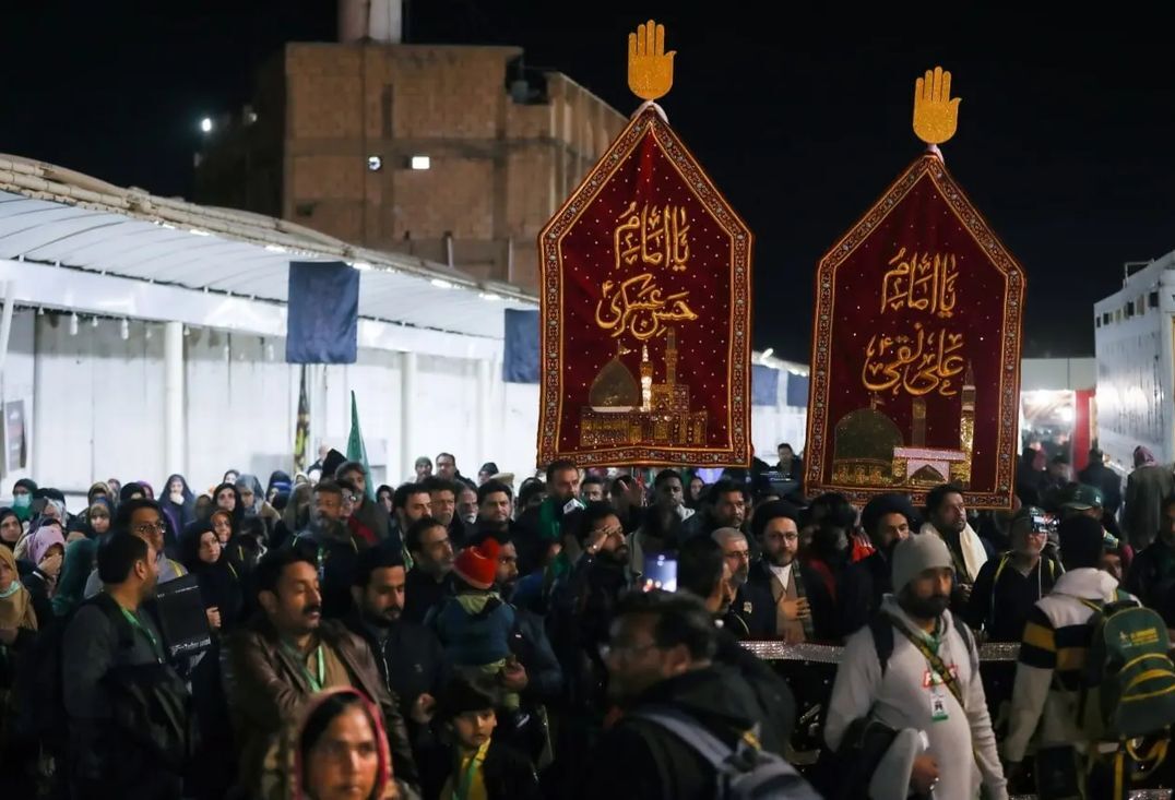 حرکت دستههای عزادار و پذیرایی از زائران سامرا در ایام شهادت امام هادی(ع)