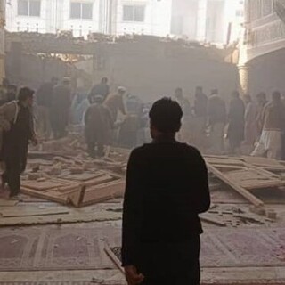 انفجار مرگبار در مسجد پیشاور پاکستان با ۲۸ کشته