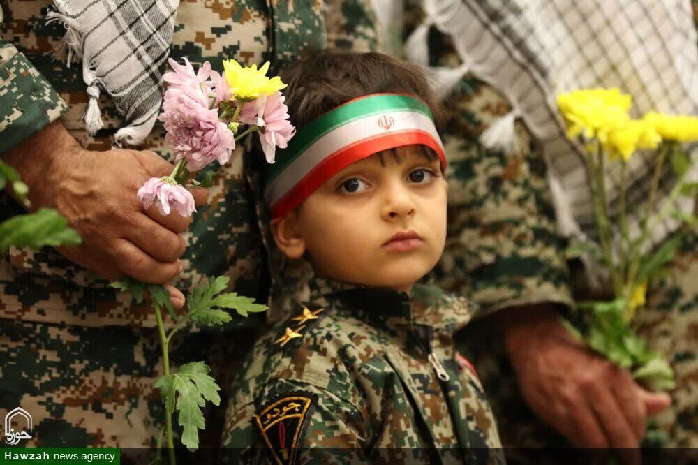 عطرافشانی مرقد امام راحل با گلاب ناب کاشان + عکس