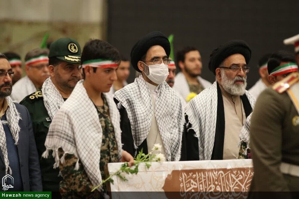 عطرافشانی مرقد امام راحل با گلاب ناب کاشان + عکس