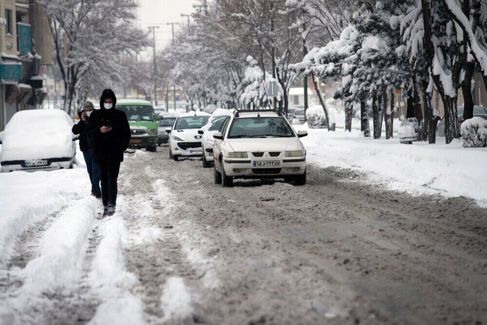 مسدود شدن راه ۷۳۳ روستای لرستان به دلیل بارش سنگین برف