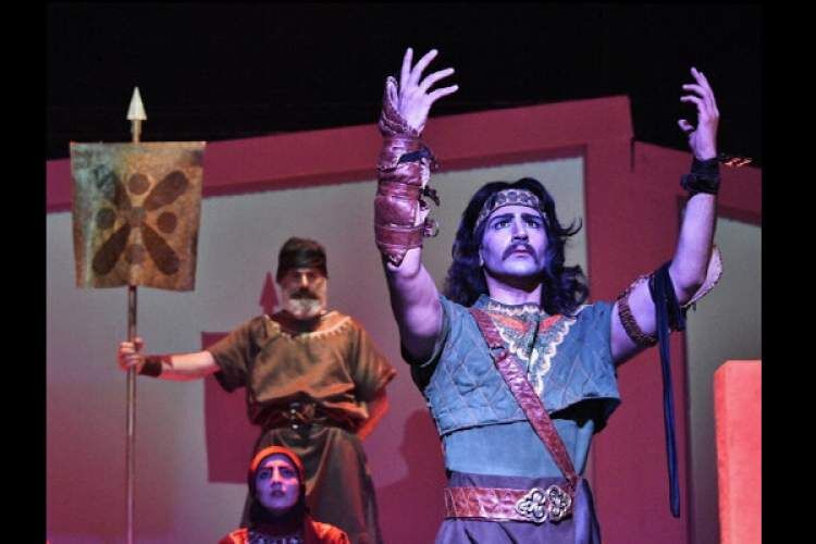 اکران آنلاین فیلم تئاتر «افسانه مار دوش» در دهه مبارک فجر