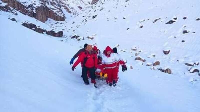 نجات جان ۲ کارگر در برف و کولاک چهارمحال و بختیاری پس از تلاش ۵ ساعته