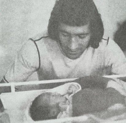 شیرینترین لحظه زندگی اسطوره فوتبال ایران/ تصویری از ناصر حجازی که هرگز ندیده بودید