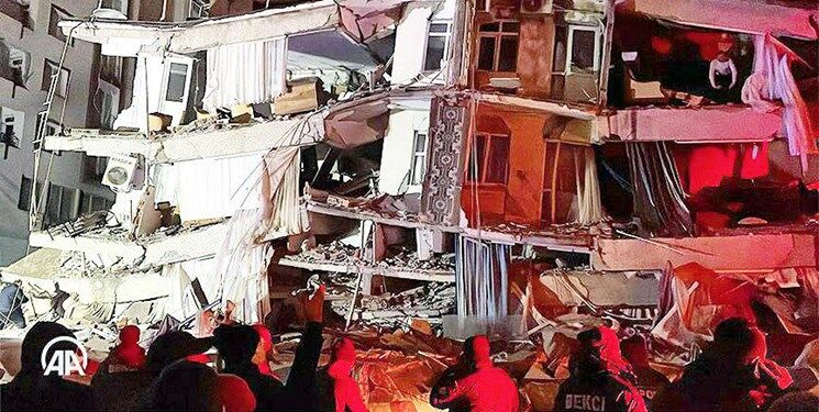  وقوع زلزله ۷.۸ ریشتری در ترکیه و سوریه/ دست‌کم ۱۴۰ نفر کشته شدند 