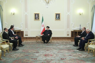 رئیس‌جمهور: انتقال حقایق جامعه ایران به هیأت حاکمه فرانسه را وظیفه اصلی خود بدانید