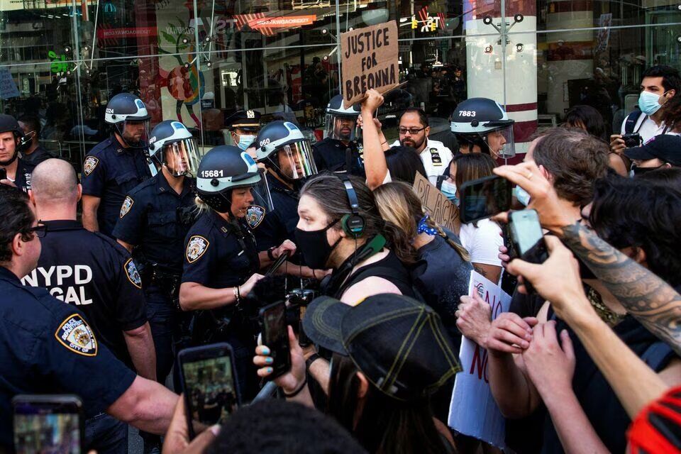 ده‌ها افسر پلیس نیویورک به ارتکاب تخلف علیه تظاهرکنندگان متهم شدند