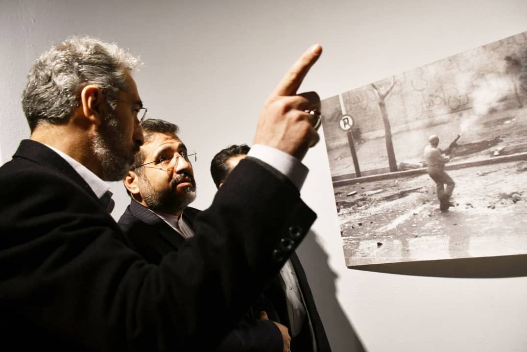 با حضور وزیر فرهنگ نمایشگاه تهران ۵۷ در موزه هنرهای معاصر تهران افتتاح شد