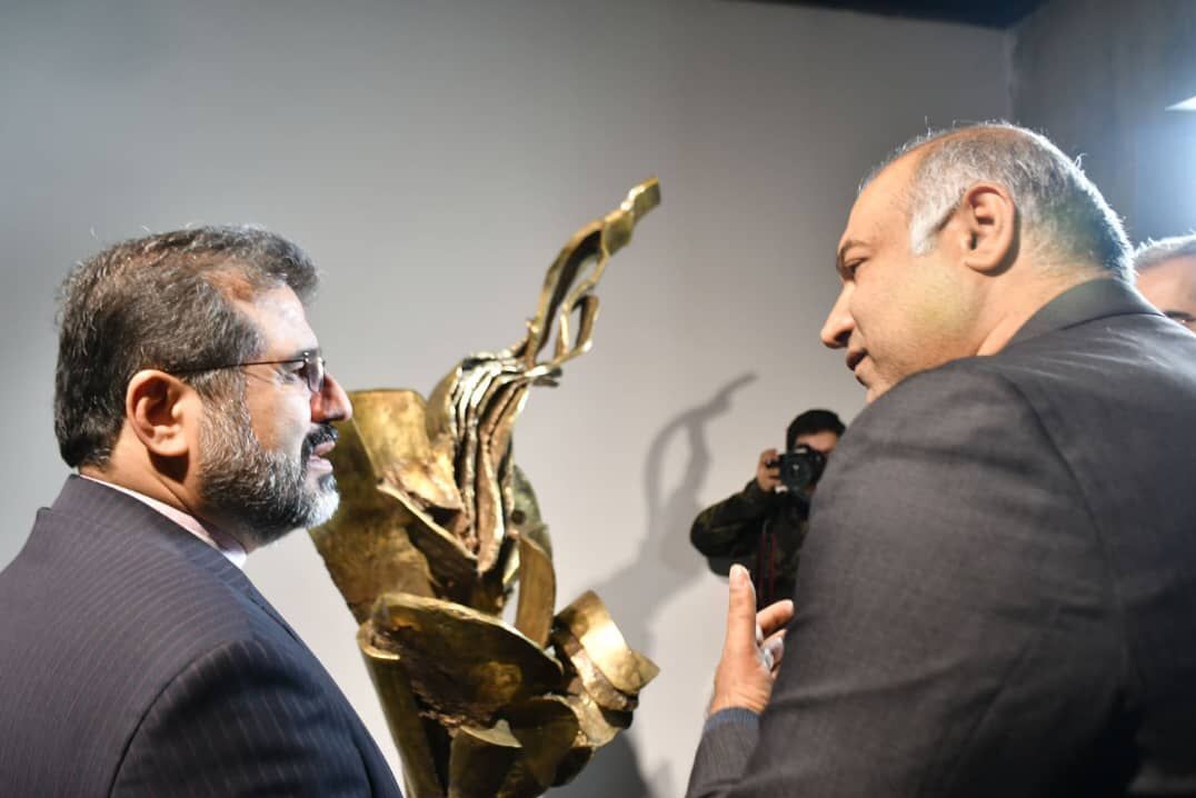 با حضور وزیر فرهنگ نمایشگاه تهران ۵۷ در موزه هنرهای معاصر تهران افتتاح شد