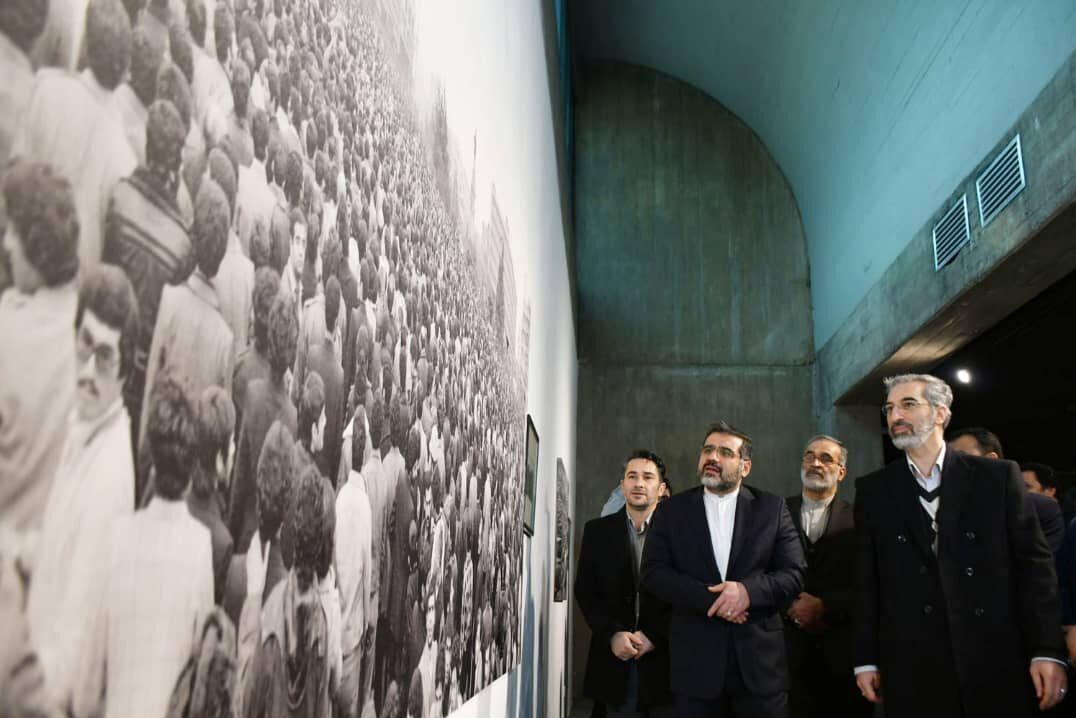 با حضور وزیر فرهنگ نمایشگاه تهران ۵۷ در موزه هنرهای معاصر تهران افتتاح شد