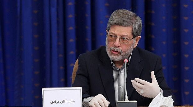 ماجرای طبابت لیسانسه‌های هندی در ایران/ از واکسیناسیون با یخچال نفتی تا حمل زن باردار با تراکتور! 