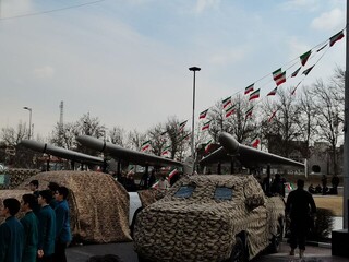 نمایش موشک بالستیک عماد و پهپاد شاهد۱۳۶ در میدان آزادی تهران