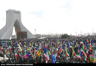 حضور رئیس جمهور در راهپیمایی ۲۲ بهمن