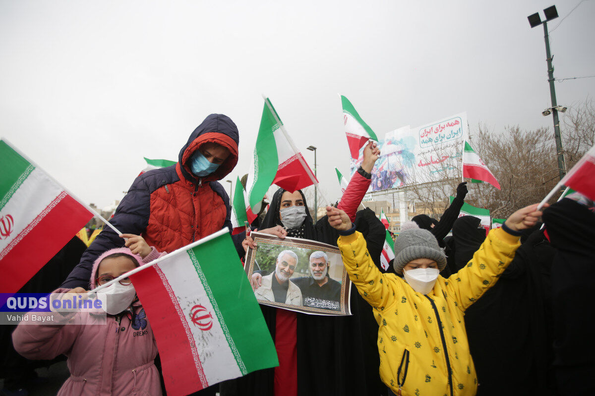 پاتوق دهه هشتادی‌ها و دهه نودی‌های مشهد در راهپیمایی ۲۲ بهمن