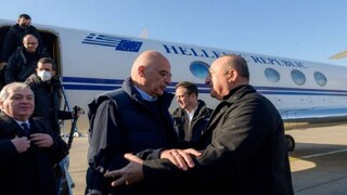 بازدید وزیر خارجه یونان از مناطق زلزله زده ترکیه