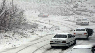 ترافیک در جاده‌های برفگیر هراز و فیروزکوه پرحجم است